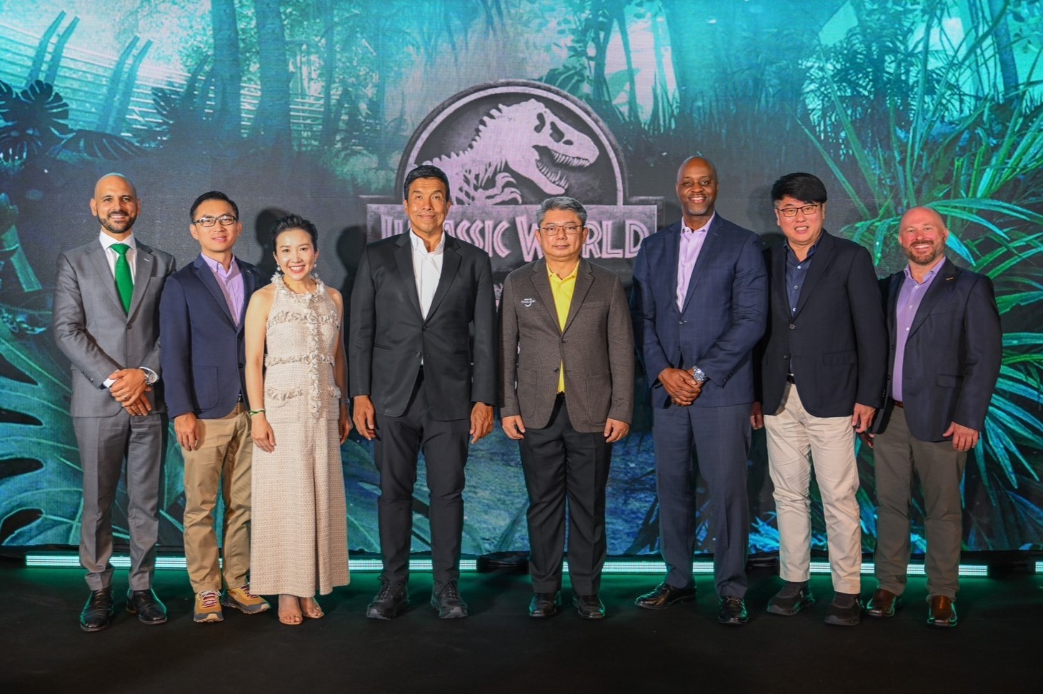 AWC ร่วมกับ NEON และ Universal Destinations &amp; Experiences เปิดตัว ‘Jurassic World: The Experience’ หนึ่งในประสบการณ์การความบันเทิงแบบอิมเมอร์ซีฟที่ใหญ่สุดในโลก พร้อมเปิดในไตรมาส 2 ปี 2568 ที่เอเชียทีค เดอะ ริเวอร์ฟร้อนท์ เดสติเนชั่น 